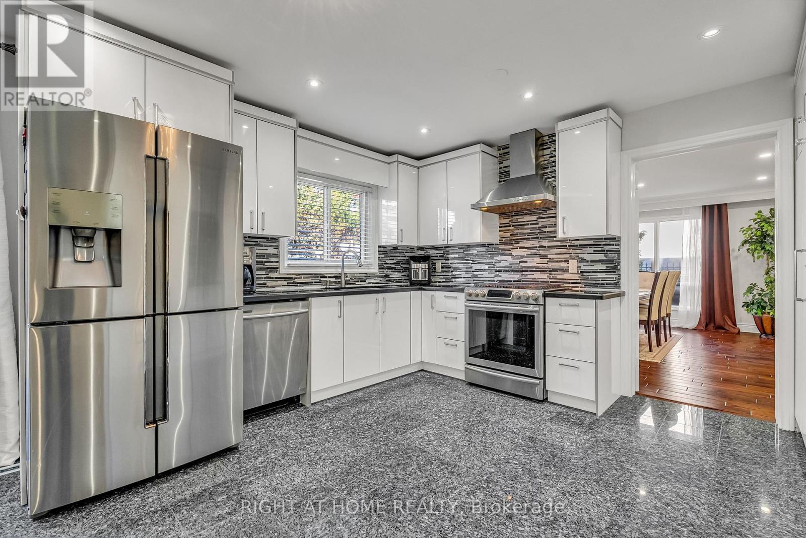 373 Firglen Ridge, Vaughan (Islington Woods), Ontario  L4L 1N6 - Photo 5 - N12461271