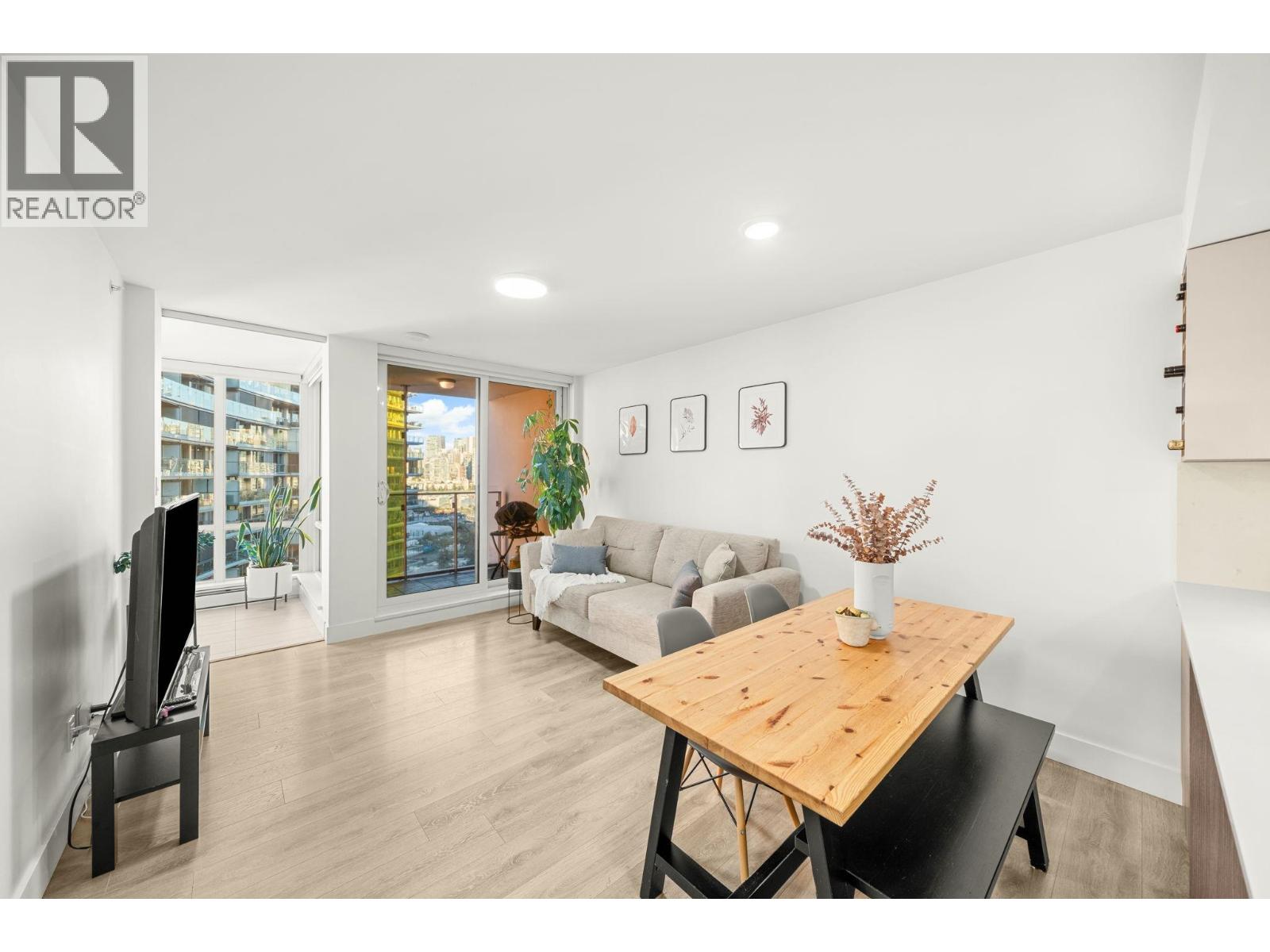1201 1788 Columbia Street, Vancouver, British Columbia  V5Y 0L7 - Photo 2 - R3058120