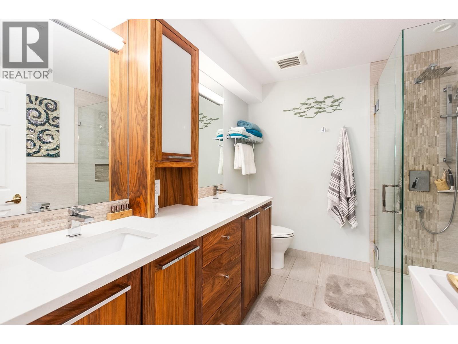 Th D 1133 E 29th Street, North Vancouver, British Columbia  V7K 1C3 - Photo 3 - R3058122
