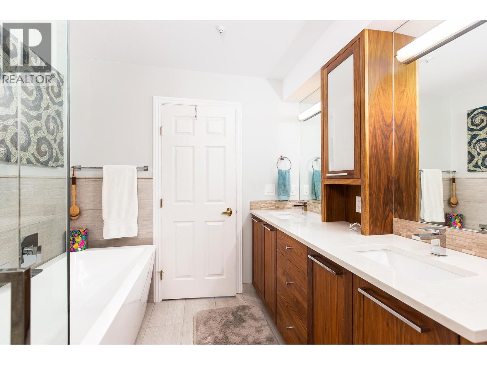 Th D 1133 E 29th Street, North Vancouver, British Columbia  V7K 1C3 - Photo 4 - R3058122