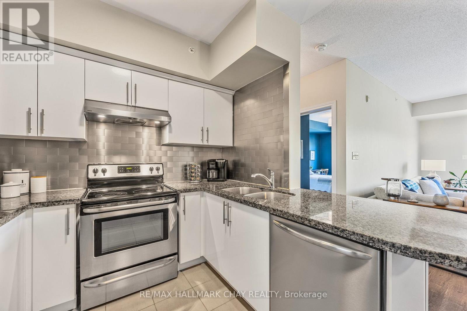 407 - 40 Ferndale Drive S, Barrie, Ontario  L4N 2L3 - Photo 10 - S12461356