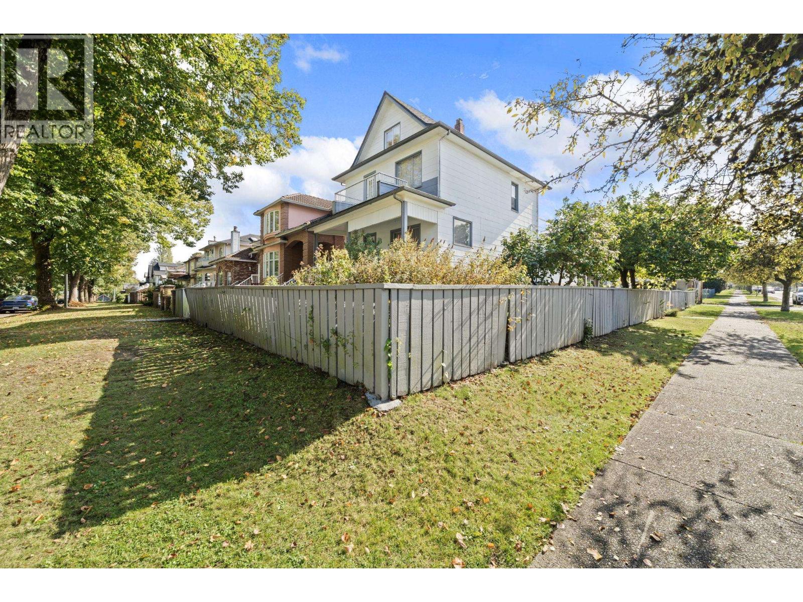 2604 E 19th Avenue, Vancouver, British Columbia  V5M 2S4 - Photo 2 - R3058083
