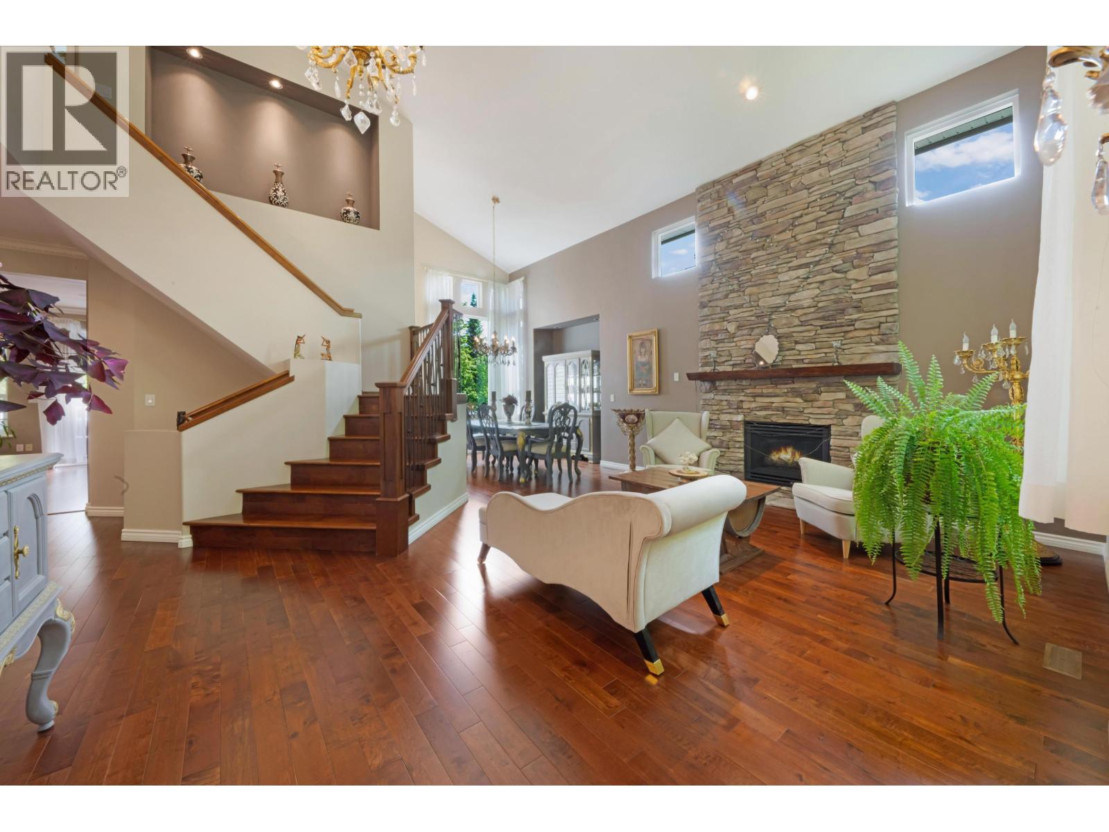 6 Linden Street, Port Moody, British Columbia  V3H 5C1 - Photo 2 - R3058112