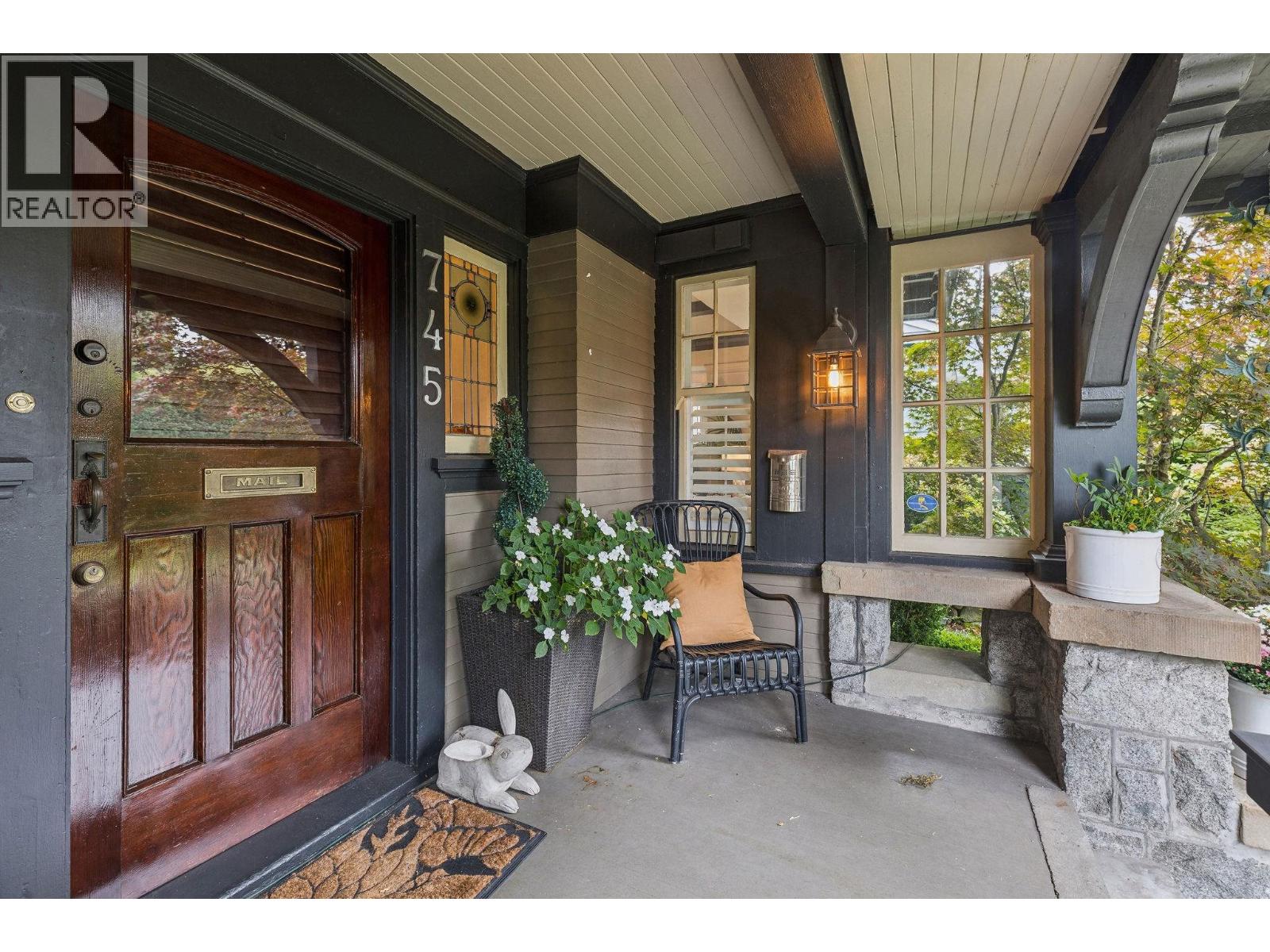 745 Grand Boulevard, North Vancouver, British Columbia  V7L 3W3 - Photo 3 - R3058114