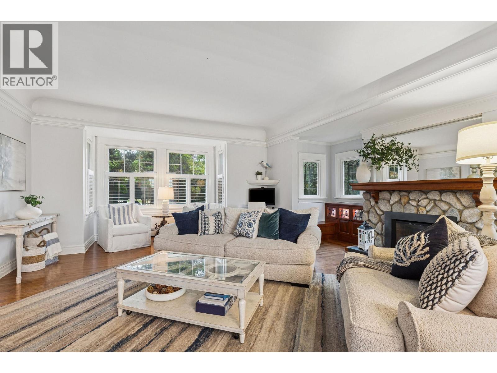 745 Grand Boulevard, North Vancouver, British Columbia  V7L 3W3 - Photo 7 - R3058114