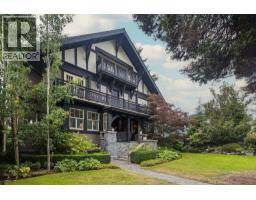 745 GRAND BOULEVARD, North Vancouver, British Columbia