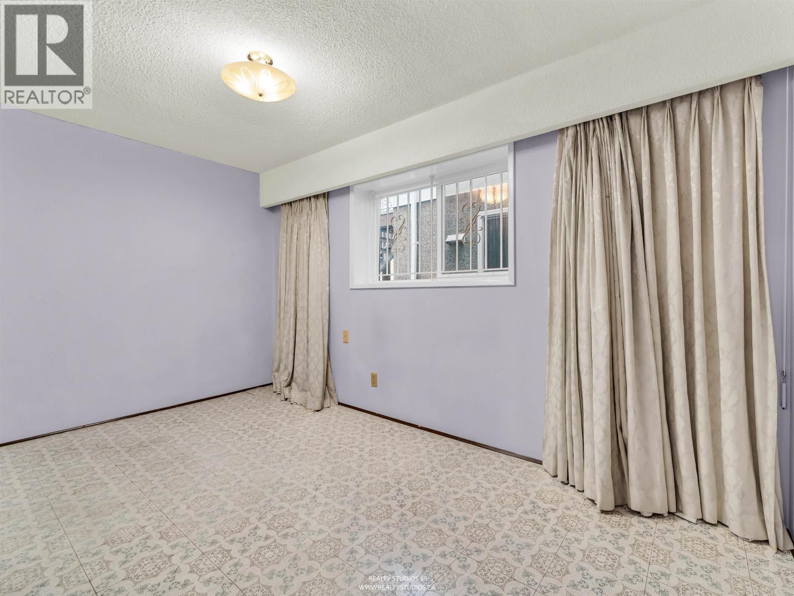 85 W 63rd Avenue, Vancouver, British Columbia  V5X 2H7 - Photo 10 - R3058119