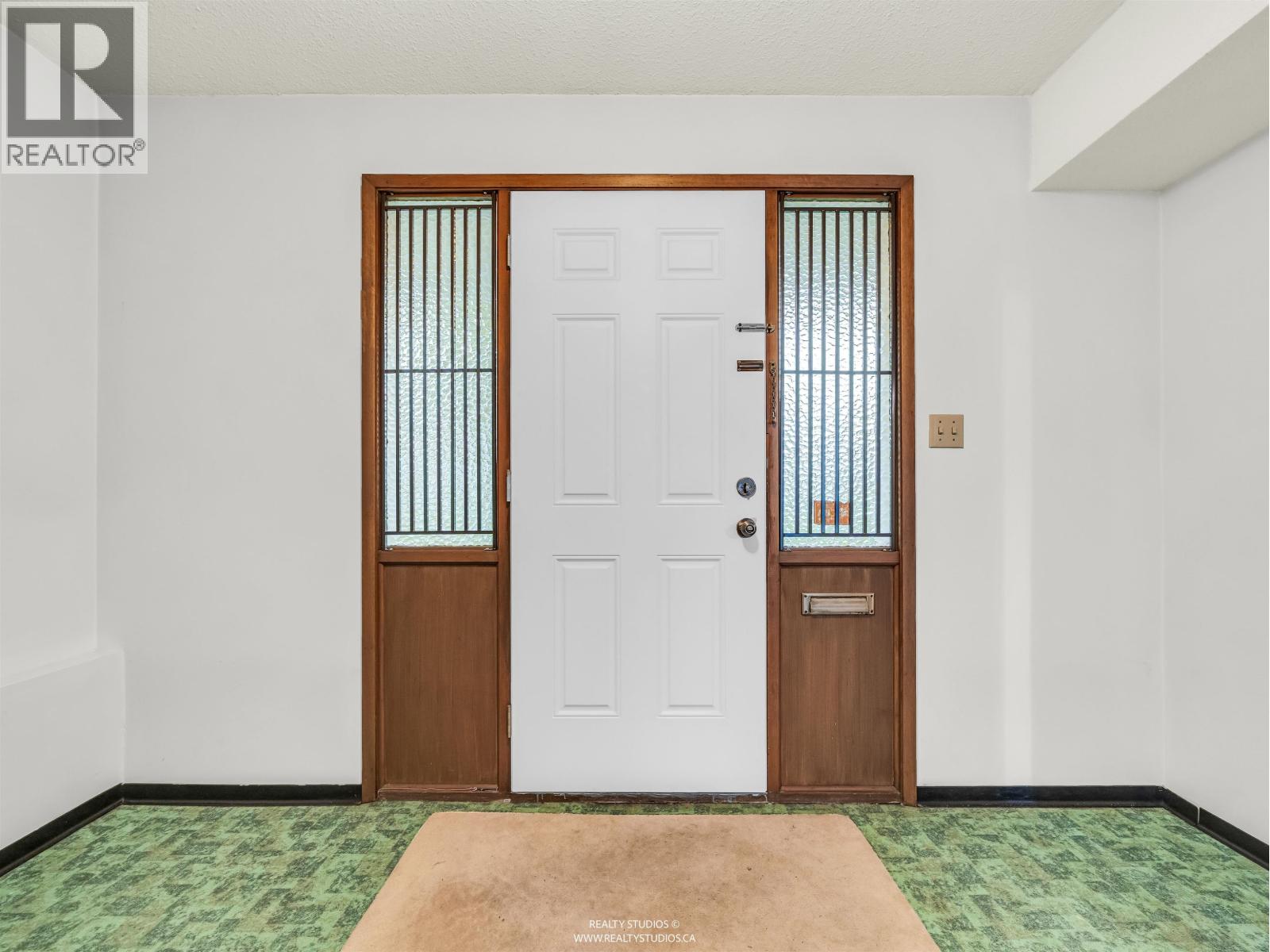 85 W 63rd Avenue, Vancouver, British Columbia  V5X 2H7 - Photo 2 - R3058119
