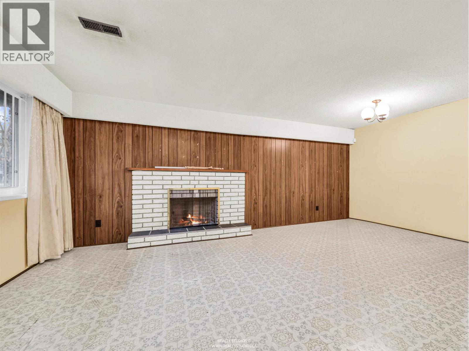 85 W 63rd Avenue, Vancouver, British Columbia  V5X 2H7 - Photo 3 - R3058119