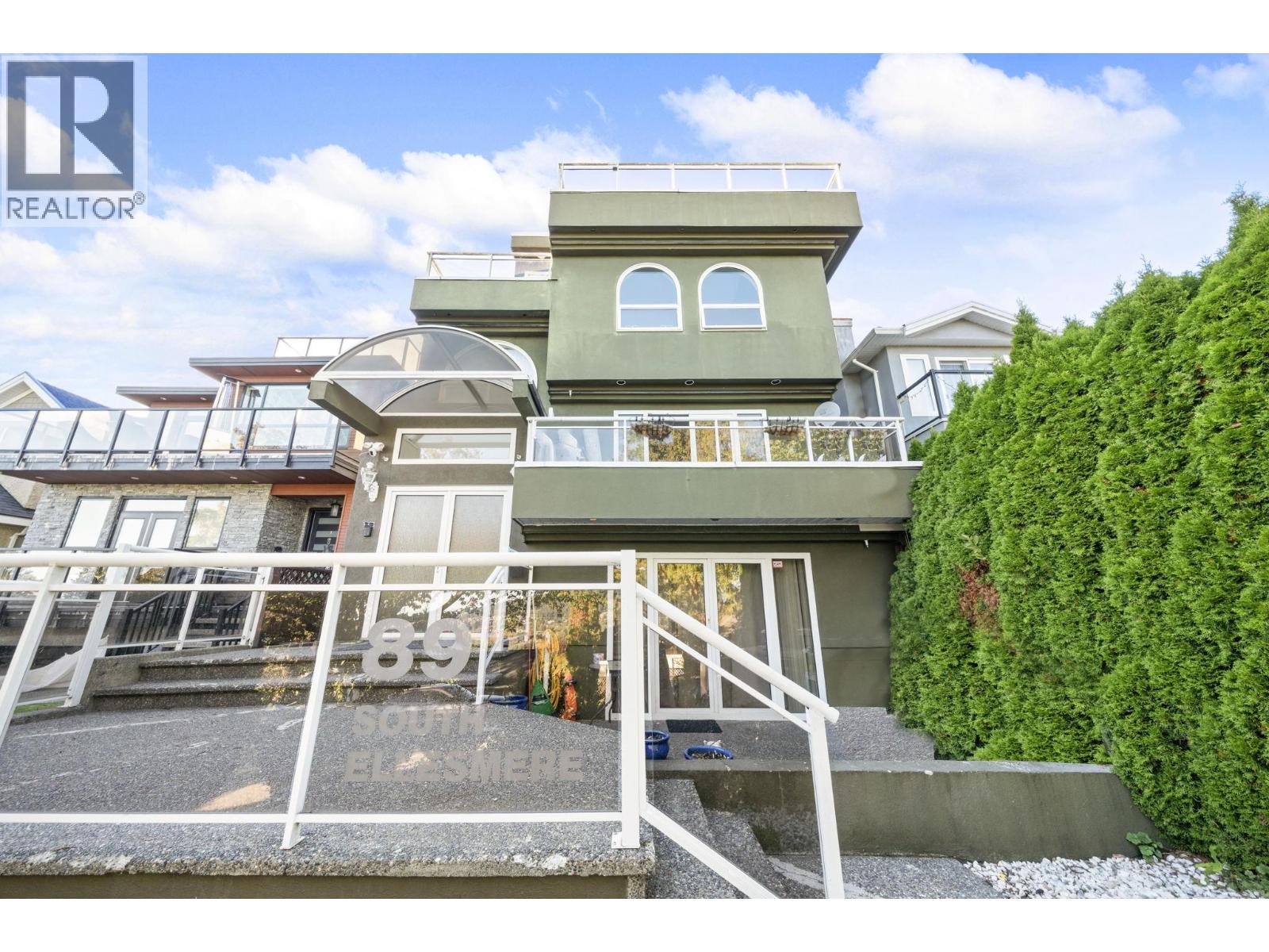 89 Ellesmere Avenue, Burnaby, British Columbia  V5B 3S5 - Photo 2 - R3058136