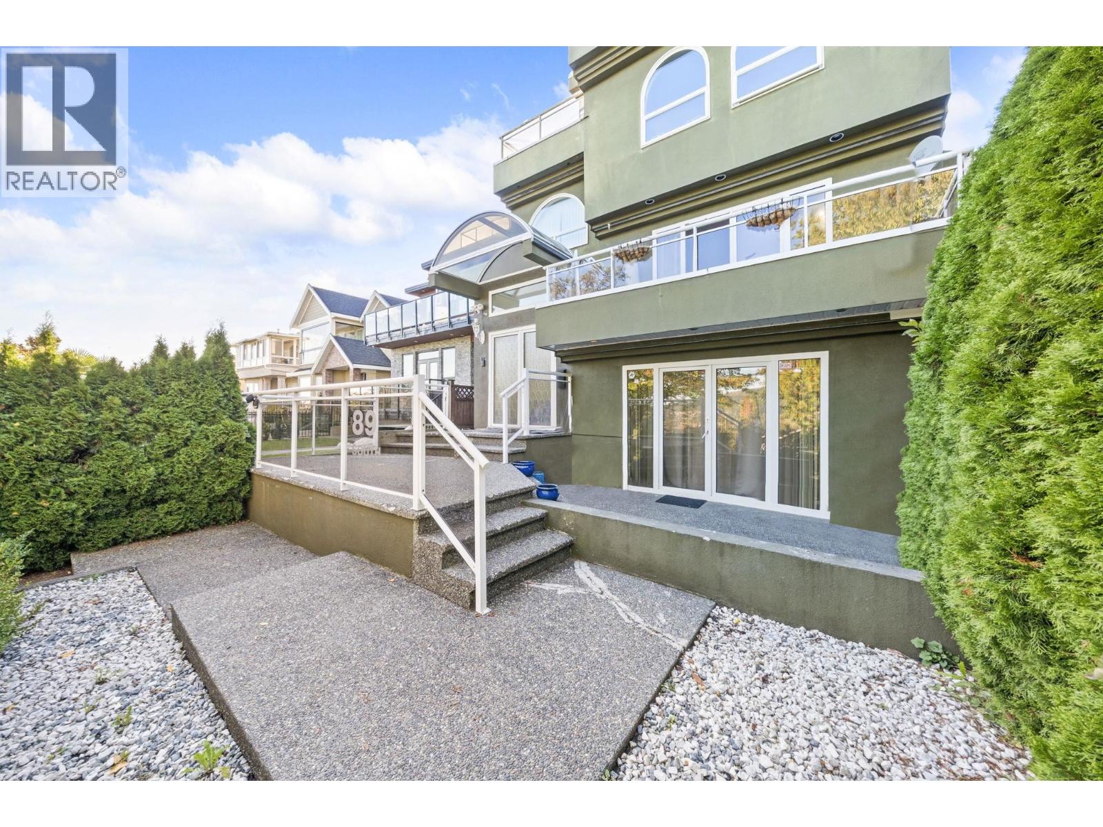 89 Ellesmere Avenue, Burnaby, British Columbia  V5B 3S5 - Photo 3 - R3058136