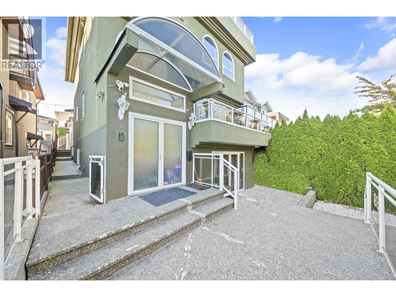 89 Ellesmere Avenue, Burnaby, British Columbia  V5B 3S5 - Photo 5 - R3058136