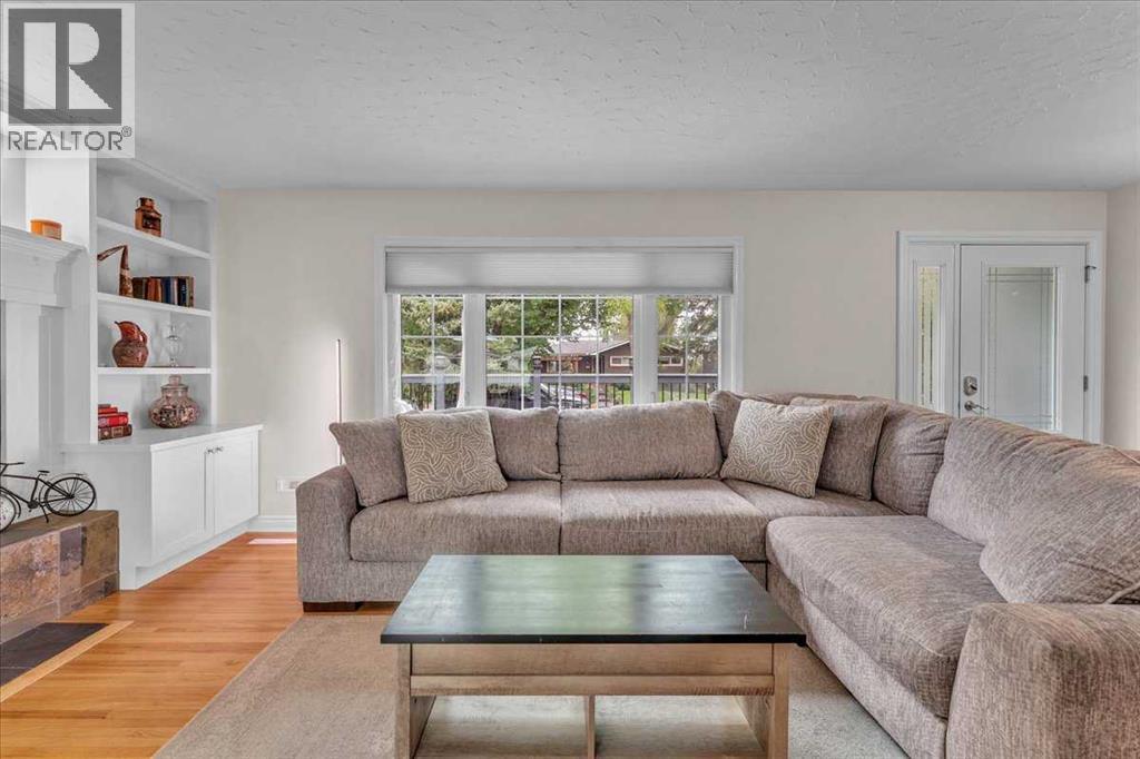 85 Warwick Drive Sw, Calgary, Alberta  T3C 2R5 - Photo 11 - A2254403