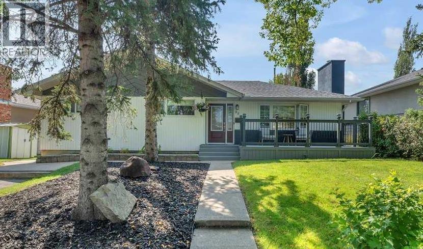 85 Warwick Drive Sw, Calgary, Alberta  T3C 2R5 - Photo 2 - A2254403
