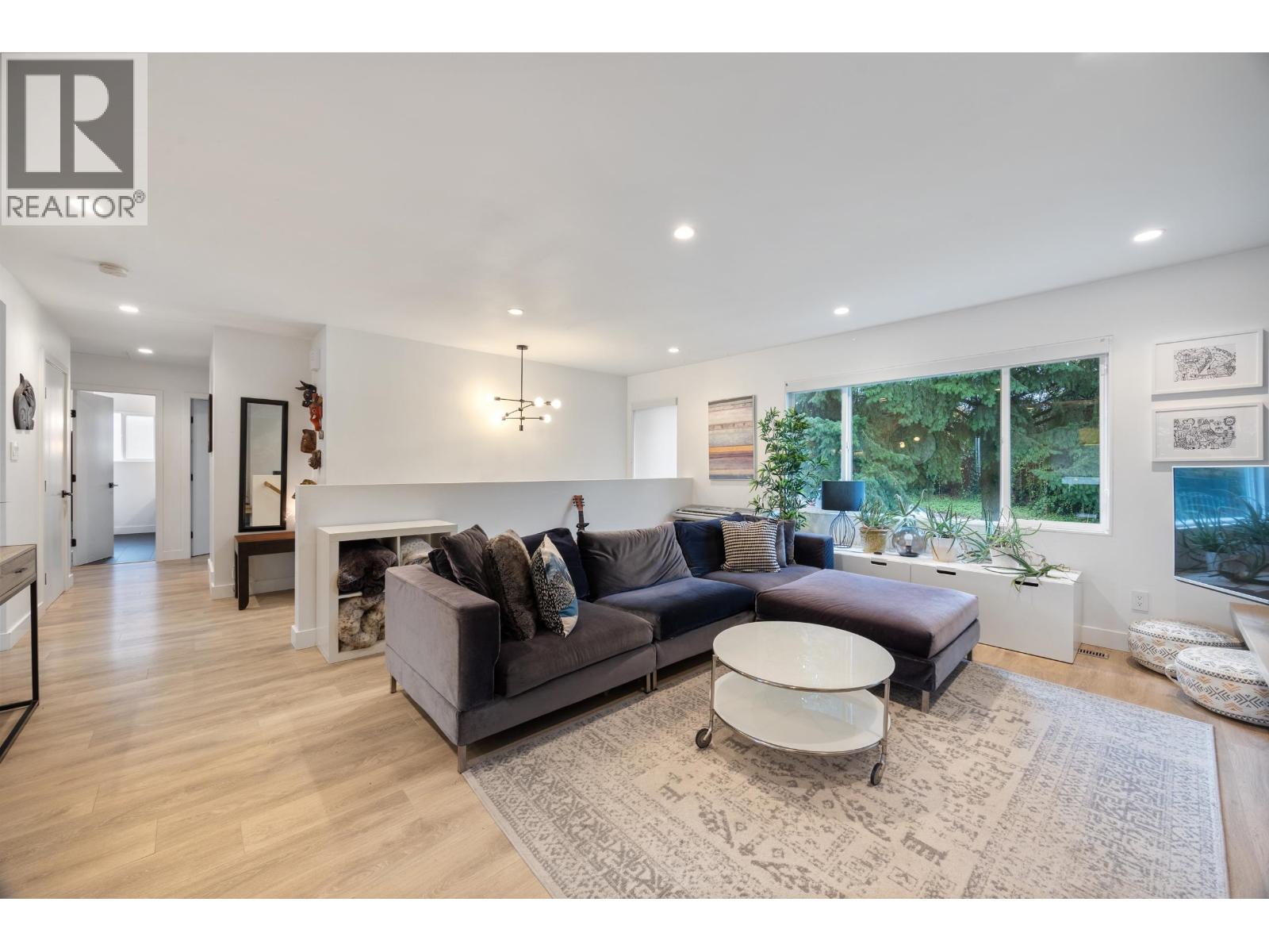 4931 Woodsworth Street, Burnaby, British Columbia  V5G 1S3 - Photo 6 - R3058034