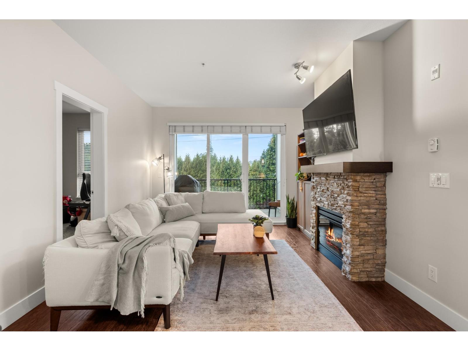 309 3192 Gladwin Road, Abbotsford, British Columbia  V2T 6M9 - Photo 3 - R3058067