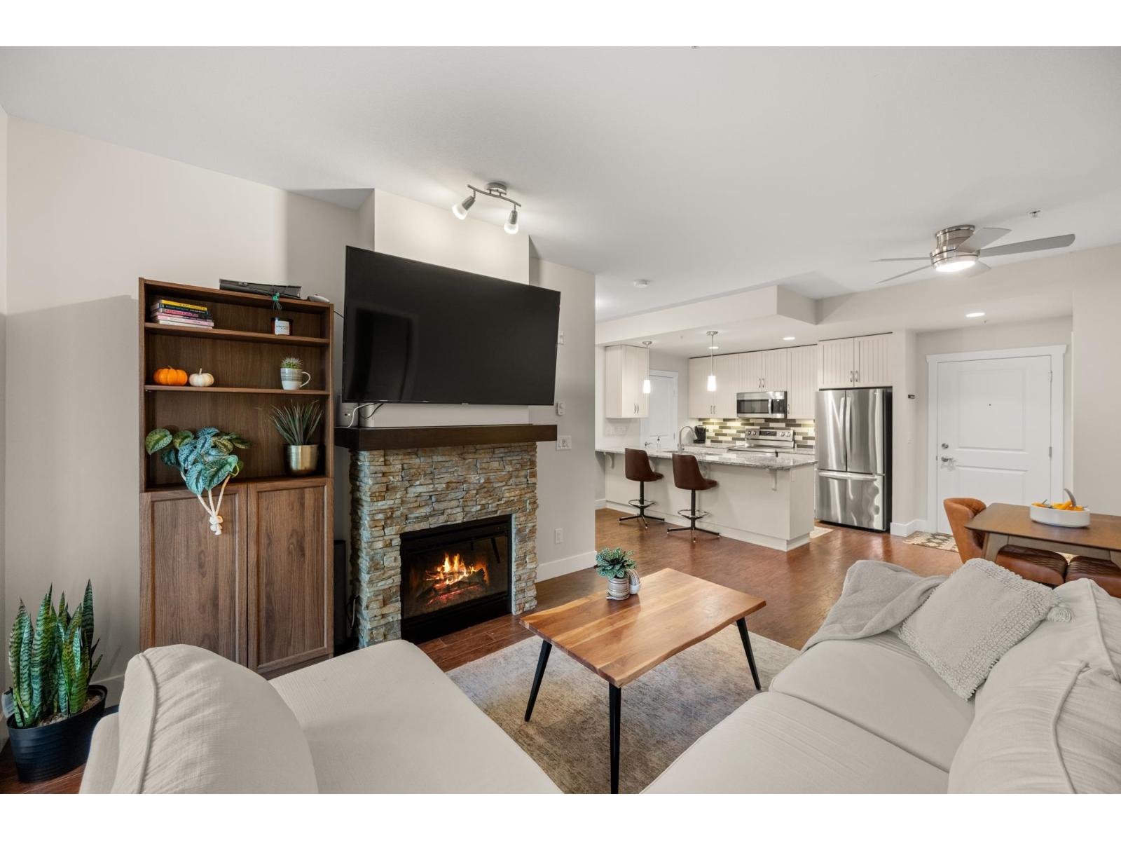 309 3192 Gladwin Road, Abbotsford, British Columbia  V2T 6M9 - Photo 6 - R3058067