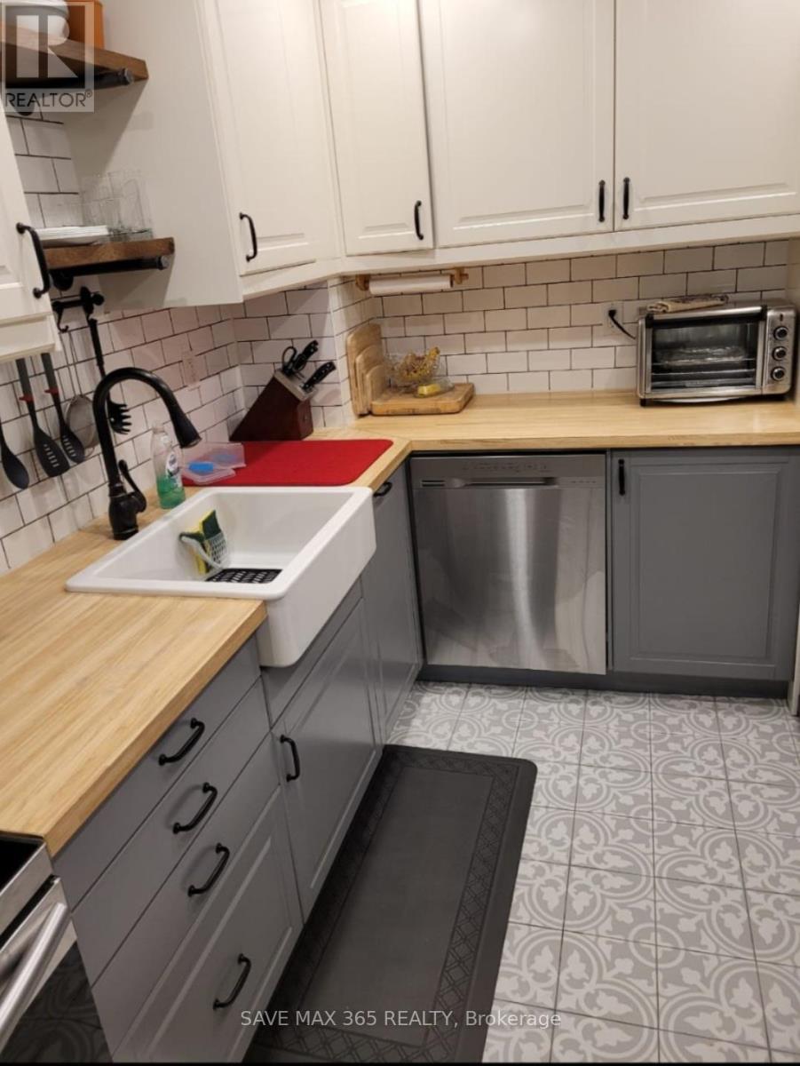 19 Morley Crescent, Brampton, Ontario  L6S 3K8 - Photo 4 - W12461290