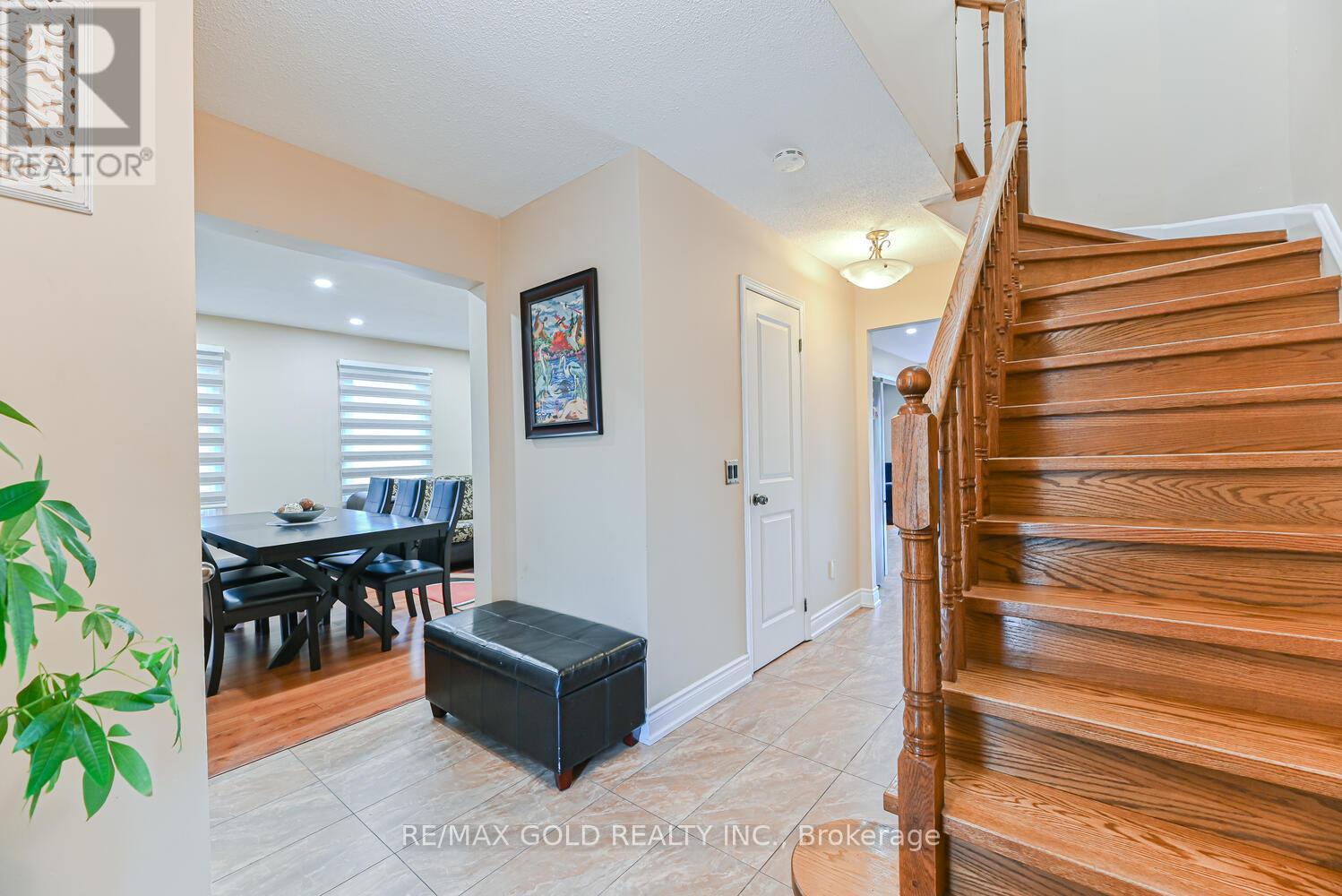 22 Niagara Place, Brampton (Westgate), Ontario  L6S 4Z1 - Photo 16 - W12461291