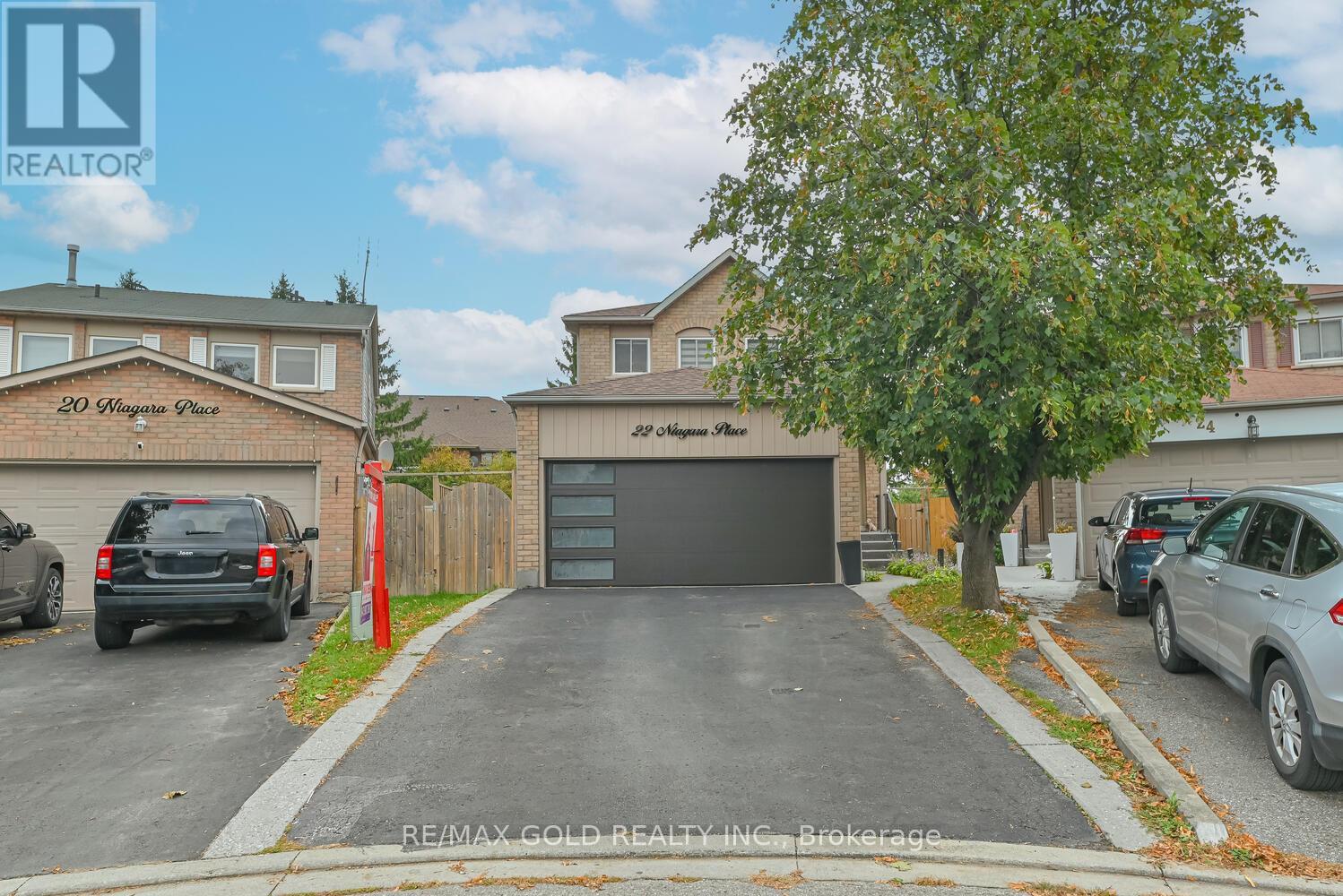 22 Niagara Place, Brampton (Westgate), Ontario  L6S 4Z1 - Photo 2 - W12461291