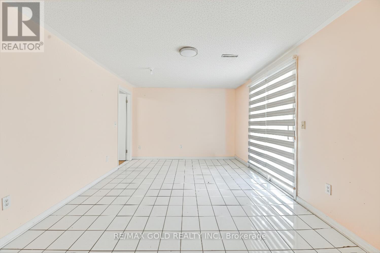 22 Niagara Place, Brampton (Westgate), Ontario  L6S 4Z1 - Photo 32 - W12461291