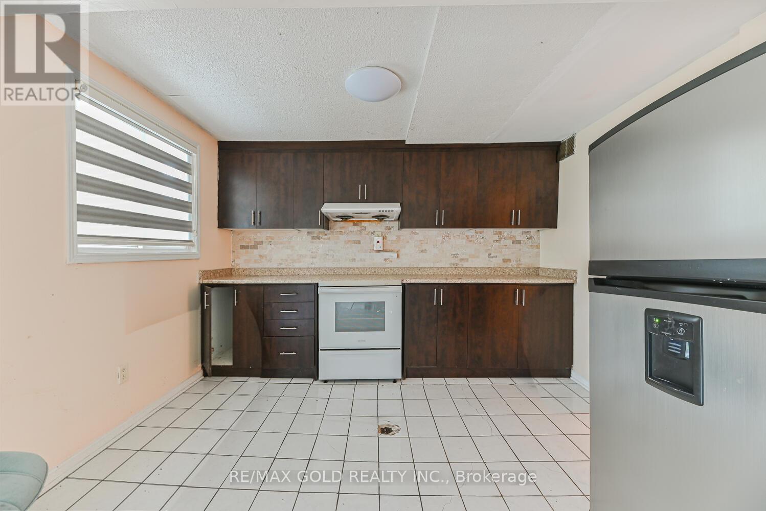 22 Niagara Place, Brampton (Westgate), Ontario  L6S 4Z1 - Photo 33 - W12461291