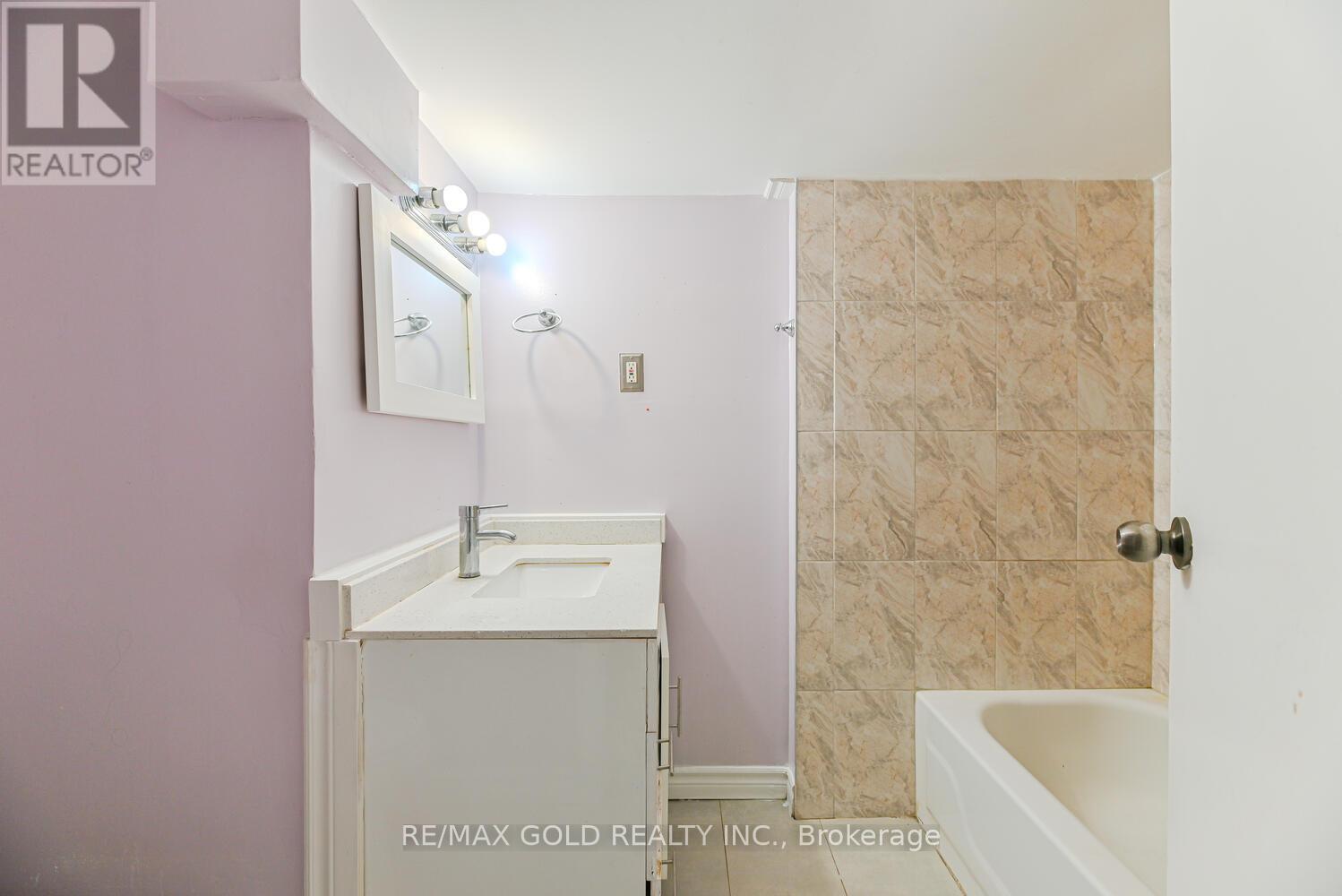 22 Niagara Place, Brampton (Westgate), Ontario  L6S 4Z1 - Photo 38 - W12461291