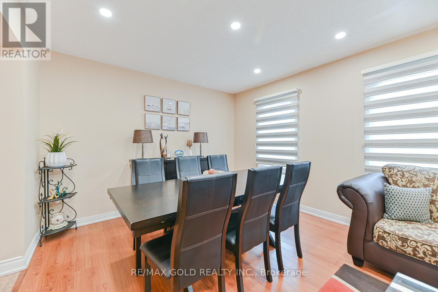 22 Niagara Place, Brampton (Westgate), Ontario  L6S 4Z1 - Photo 6 - W12461291
