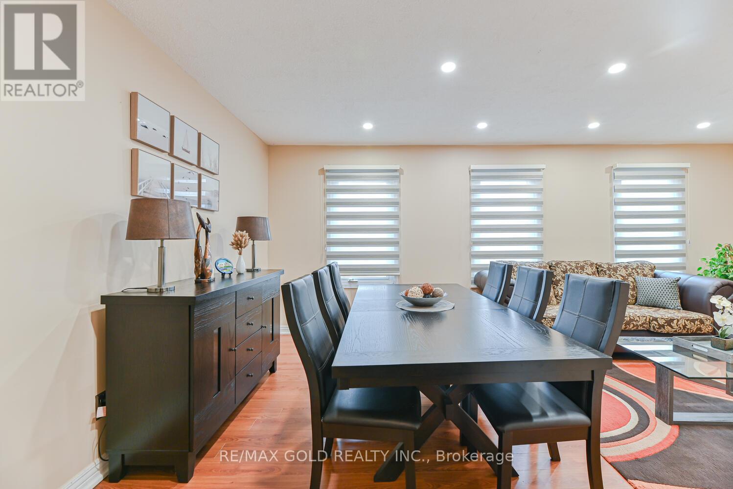 22 Niagara Place, Brampton (Westgate), Ontario  L6S 4Z1 - Photo 7 - W12461291