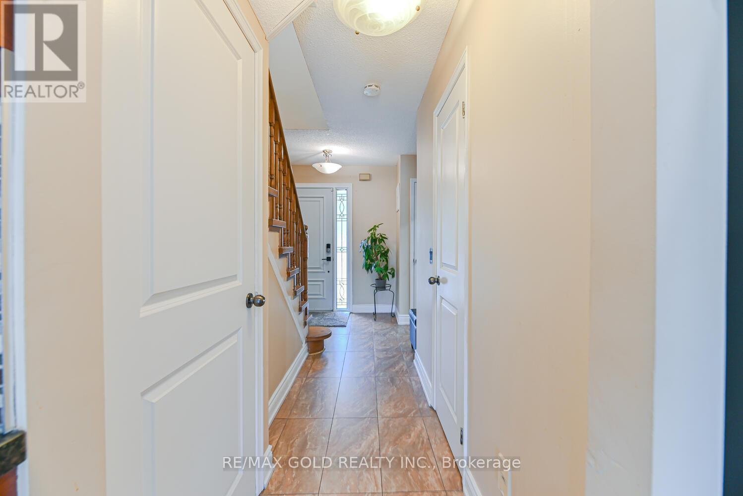 22 Niagara Place, Brampton (Westgate), Ontario  L6S 4Z1 - Photo 9 - W12461291