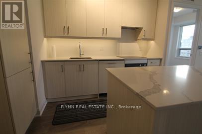 2001 - 36 Elm Drive, Mississauga, Ontario  L5B 0N3 - Photo 3 - W12461311