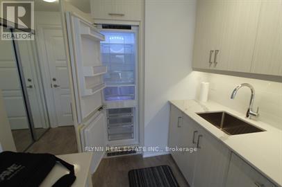 2001 - 36 Elm Drive, Mississauga, Ontario  L5B 0N3 - Photo 4 - W12461311