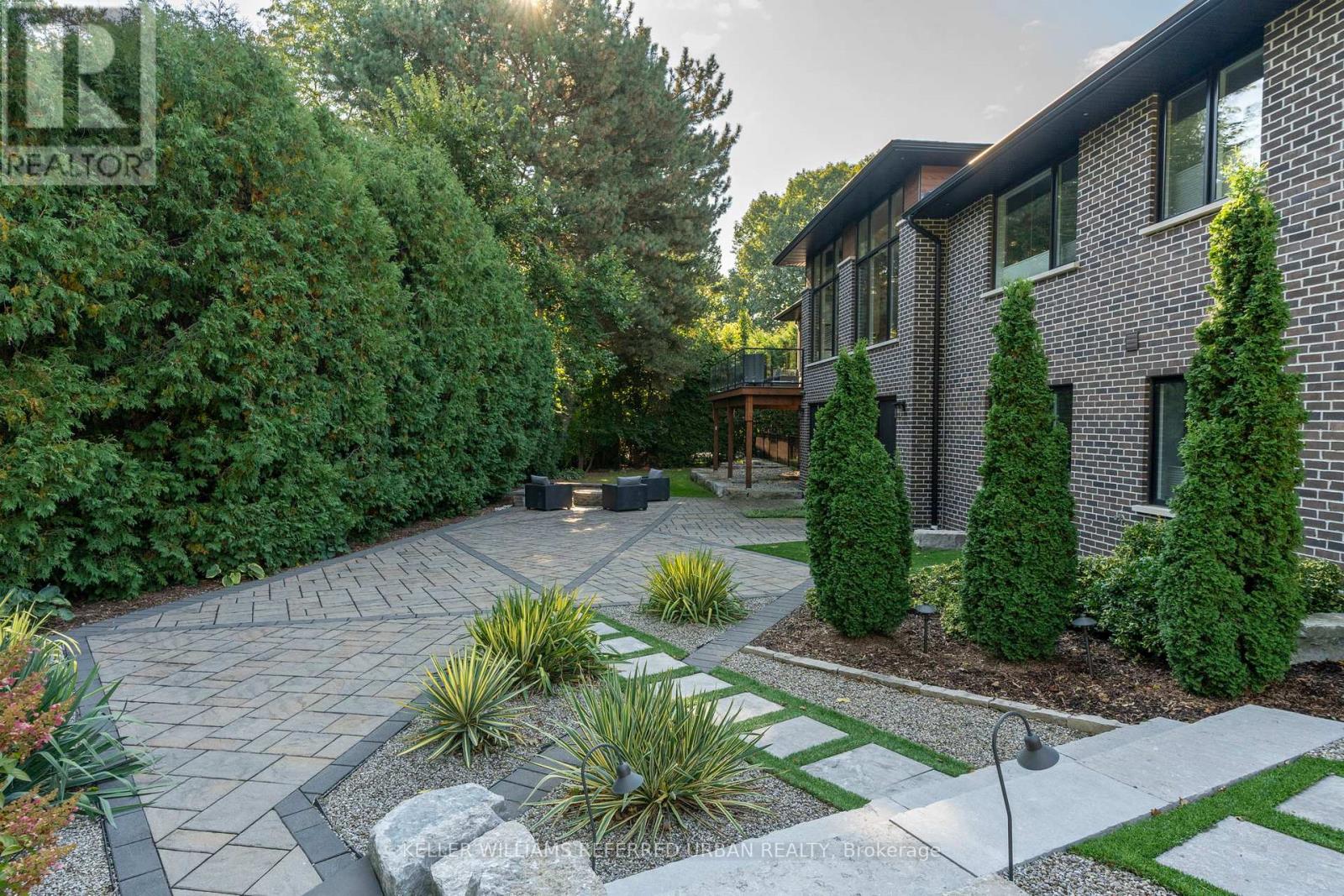 18 Plumbstead Court, Toronto, Ontario  M9A 1V5 - Photo 8 - W12461327