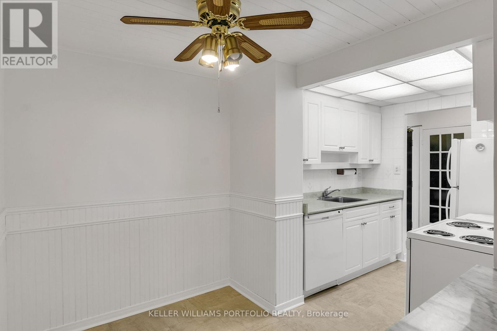 710 - 820 Burnhamthorpe Road, Toronto (Markland Wood), Ontario  M9C 4W2 - Photo 14 - W12461332