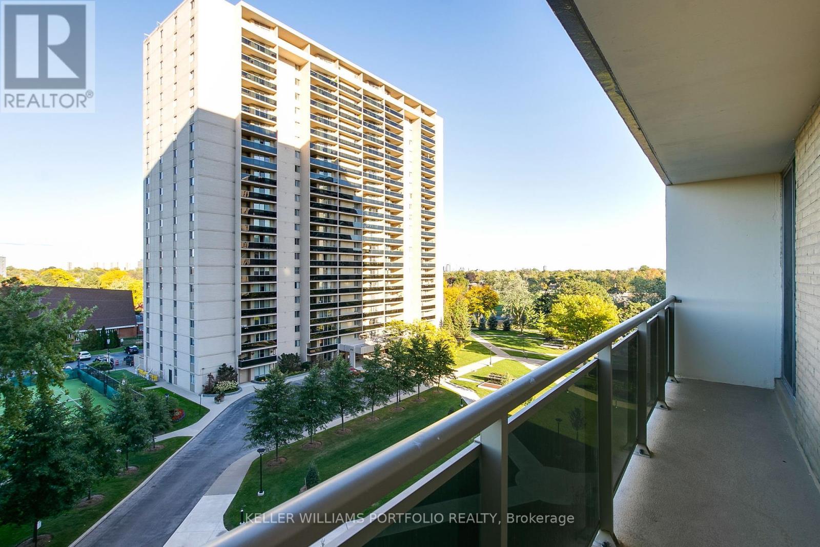 710 - 820 Burnhamthorpe Road, Toronto (Markland Wood), Ontario  M9C 4W2 - Photo 32 - W12461332
