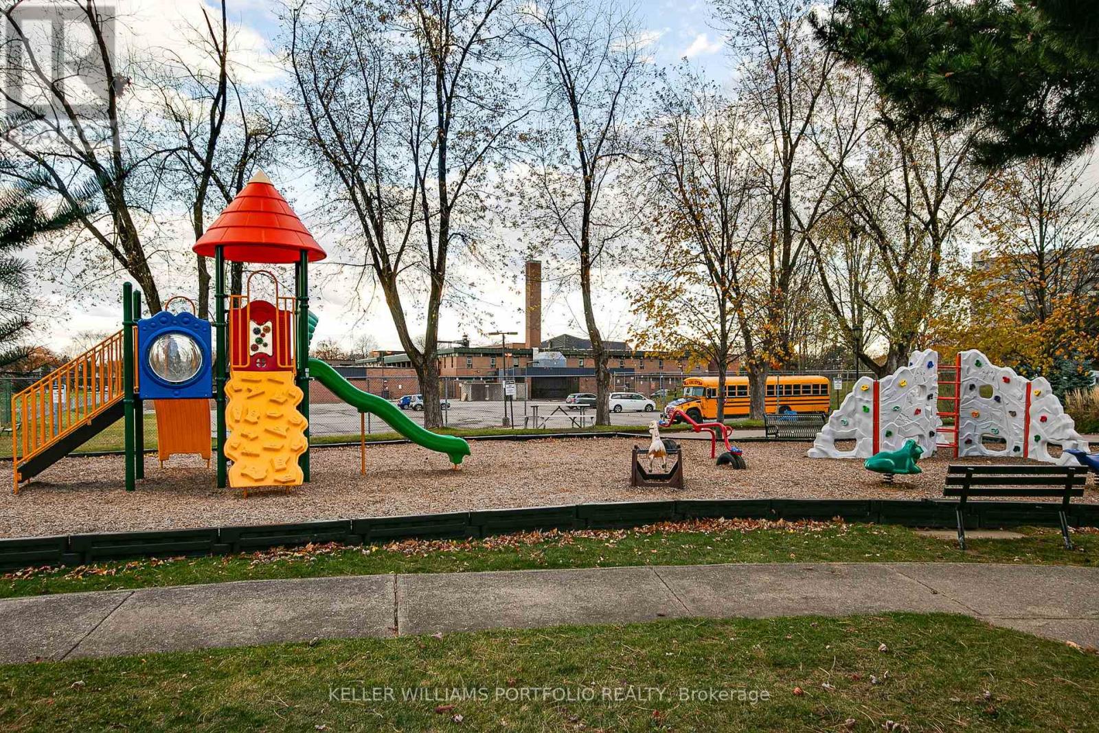 710 - 820 Burnhamthorpe Road, Toronto (Markland Wood), Ontario  M9C 4W2 - Photo 46 - W12461332