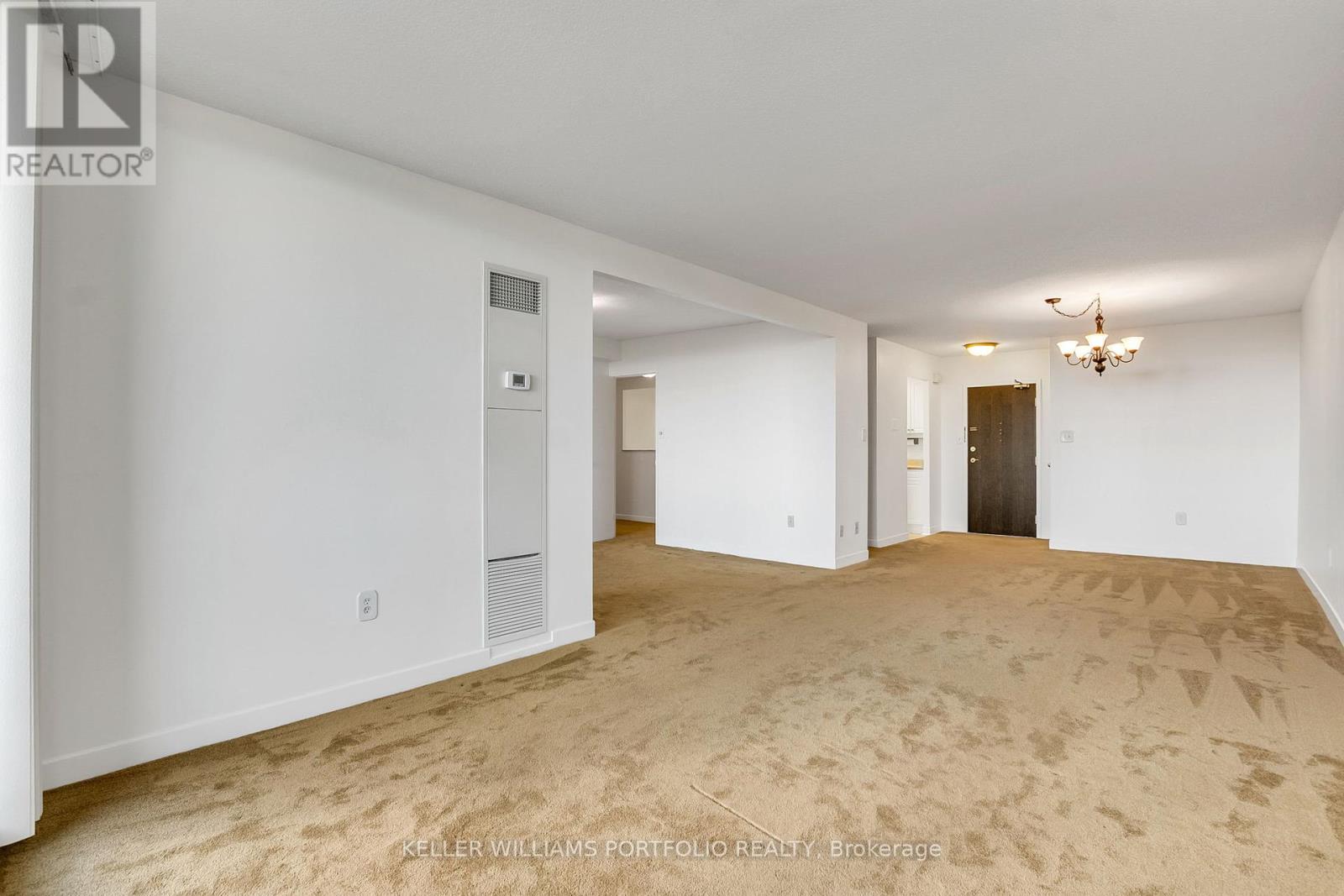710 - 820 Burnhamthorpe Road, Toronto (Markland Wood), Ontario  M9C 4W2 - Photo 5 - W12461332