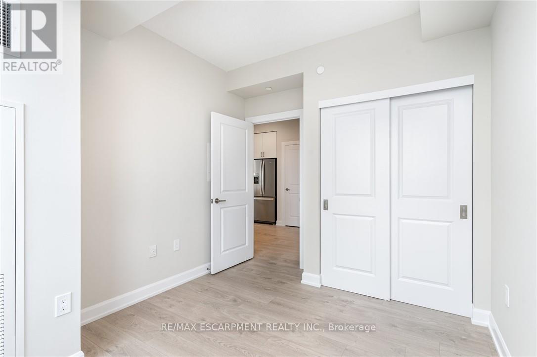 1702 - 3220 William Coltson Avenue, Oakville, Ontario  L6H 7X9 - Photo 12 - W12461353