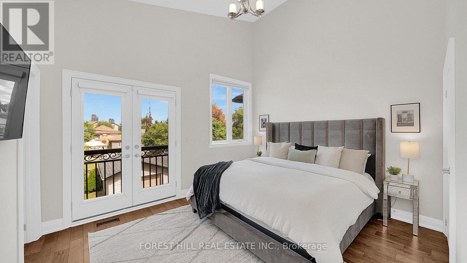 1070 Briar Hill Avenue, Toronto (Briar Hill-Belgravia), Ontario  M6B 1M7 - Photo 10 - W12461385