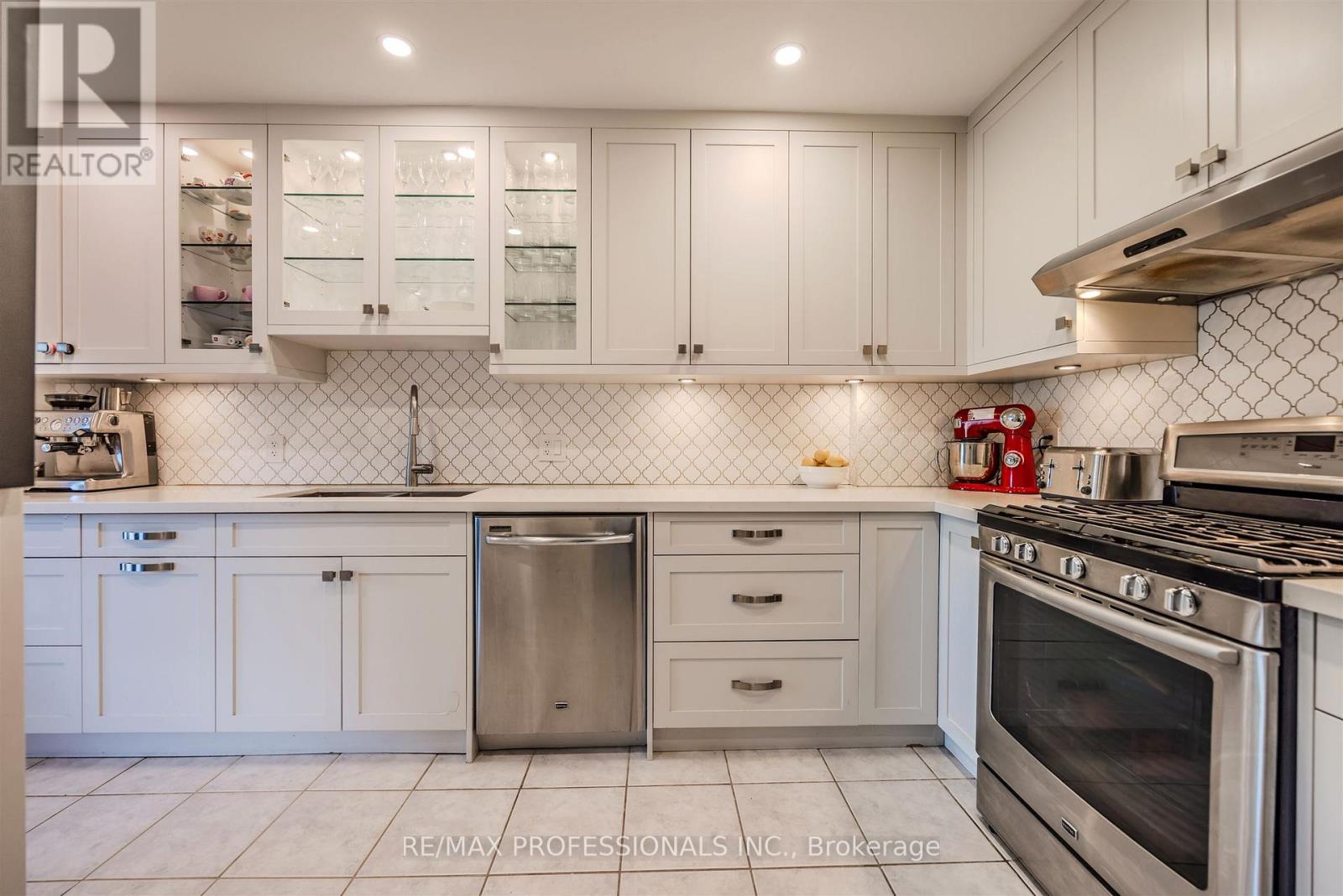1063 Raintree Lane, Mississauga (Lorne Park), Ontario  L5H 4A1 - Photo 15 - W12461389