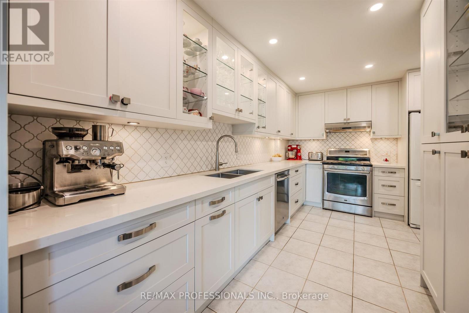 1063 Raintree Lane, Mississauga (Lorne Park), Ontario  L5H 4A1 - Photo 16 - W12461389