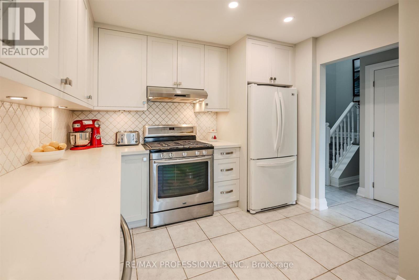 1063 Raintree Lane, Mississauga (Lorne Park), Ontario  L5H 4A1 - Photo 17 - W12461389