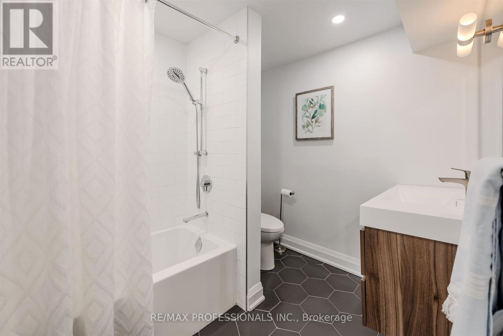 1063 Raintree Lane, Mississauga (Lorne Park), Ontario  L5H 4A1 - Photo 38 - W12461389