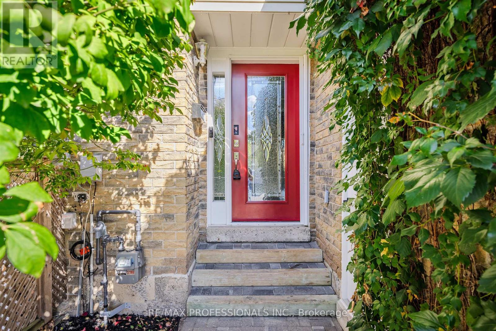 1063 Raintree Lane, Mississauga (Lorne Park), Ontario  L5H 4A1 - Photo 4 - W12461389