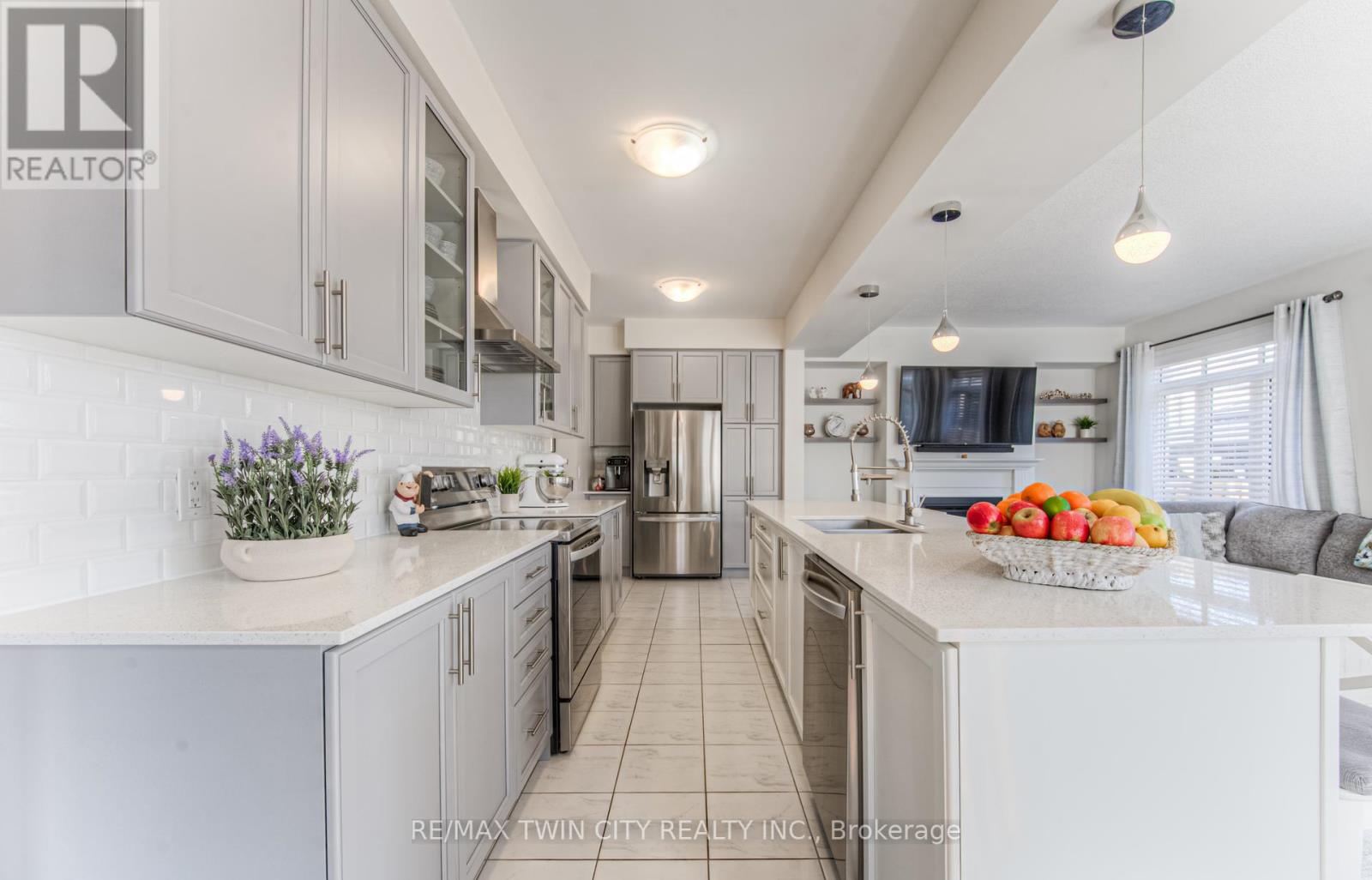 39 Reistwood Drive, Kitchener, Ontario  N2R 0N8 - Photo 11 - X12461288