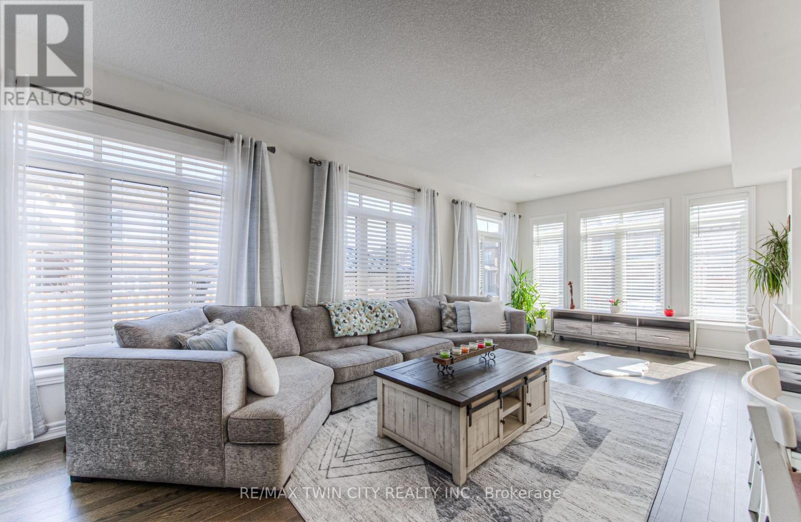 39 Reistwood Drive, Kitchener, Ontario  N2R 0N8 - Photo 14 - X12461288