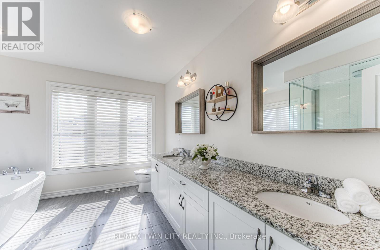 39 Reistwood Drive, Kitchener, Ontario  N2R 0N8 - Photo 19 - X12461288