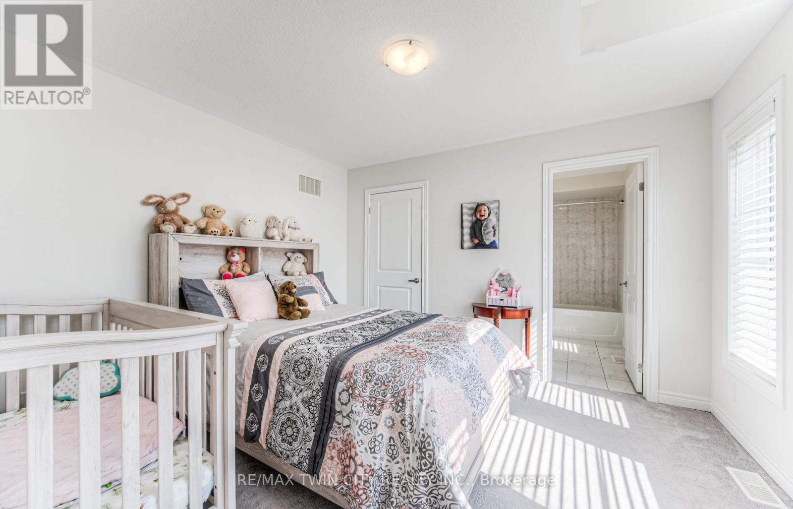 39 Reistwood Drive, Kitchener, Ontario  N2R 0N8 - Photo 24 - X12461288