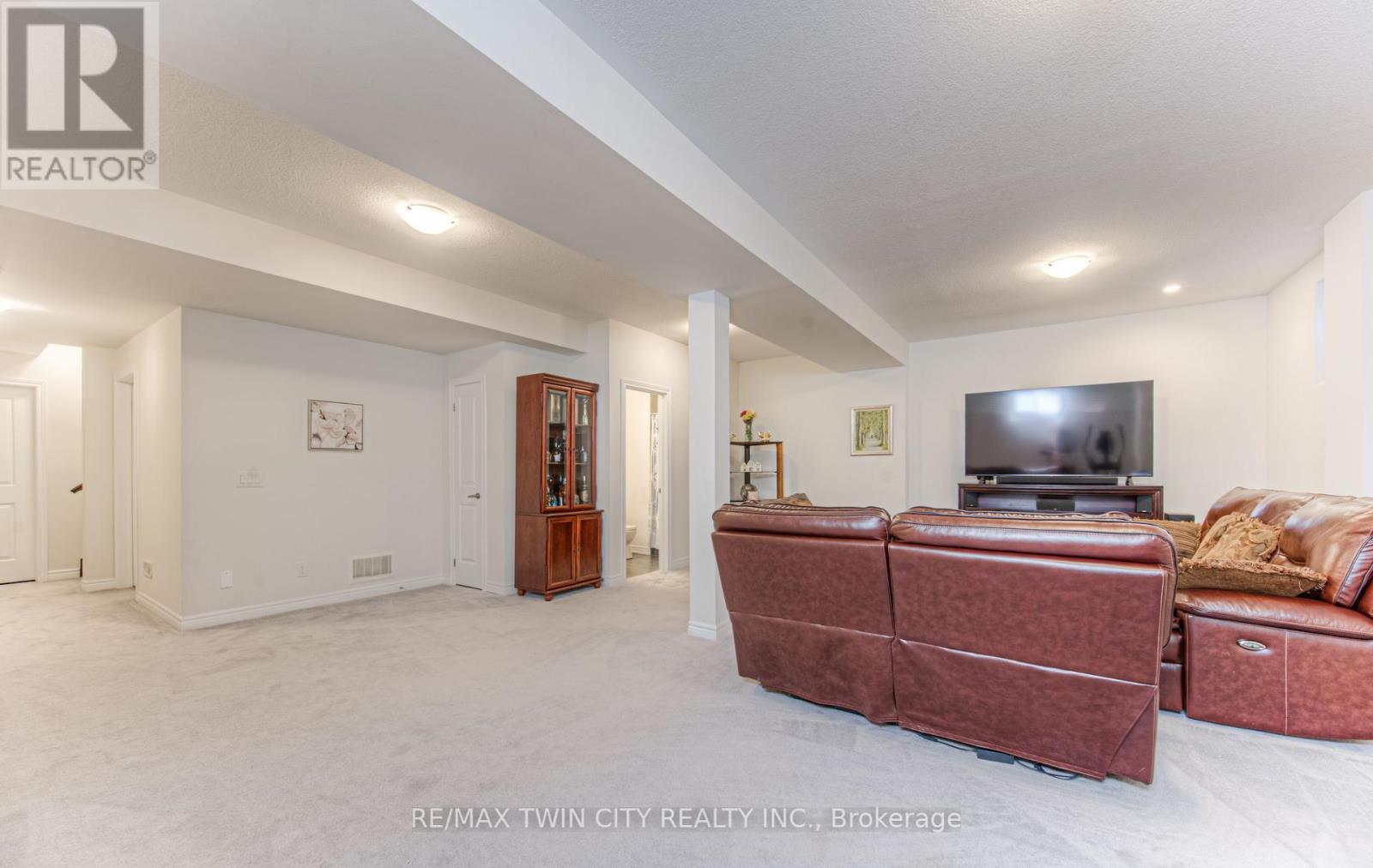 39 Reistwood Drive, Kitchener, Ontario  N2R 0N8 - Photo 28 - X12461288