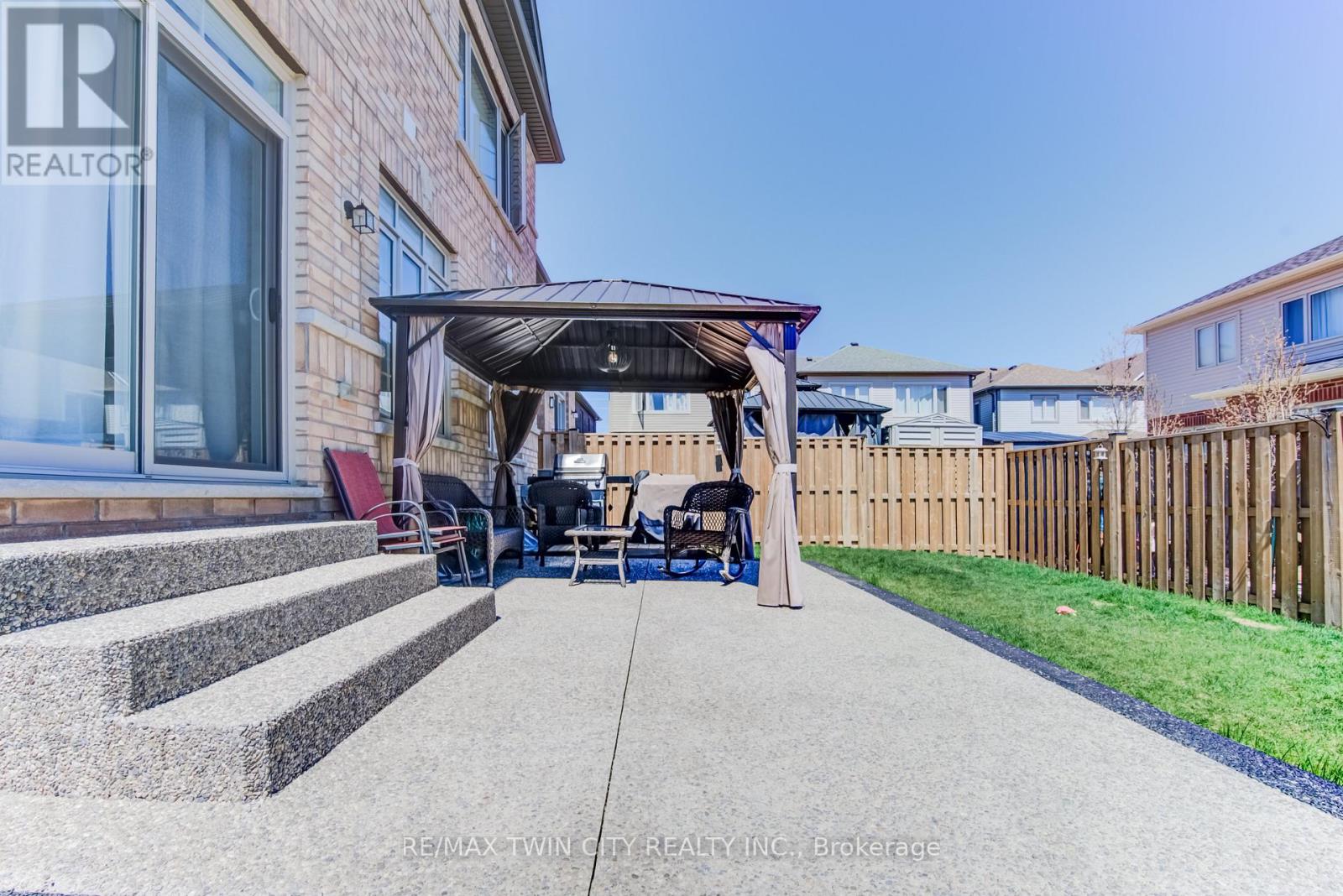 39 Reistwood Drive, Kitchener, Ontario  N2R 0N8 - Photo 33 - X12461288